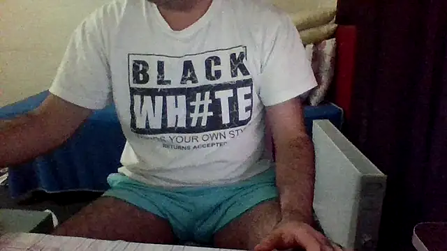 Snapshot of st206boy chatting on November 24, 2025, 12:43 am st206boy online show from November 24, 2025, 12:43 am