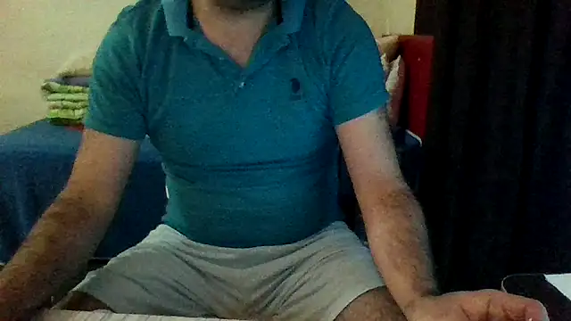 Snapshot of st206boy chatting on December 18, 2025, 11:33 pm st206boy online show from December 18, 2025, 11:33 pm