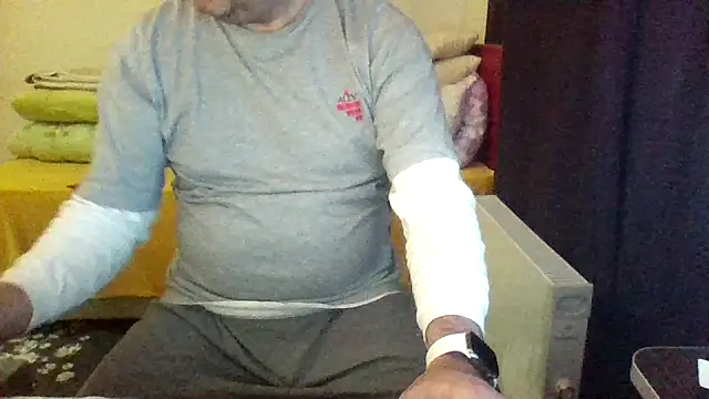 Snapshot of st206boy chatting on April 10, 2026, 1:11 am st206boy online show from April 10, 2026, 1:11 am