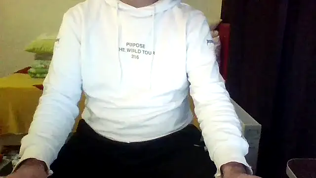 Snapshot of st206boy chatting on April 13, 2026, 12:05 am st206boy online show from April 13, 2026, 12:05 am