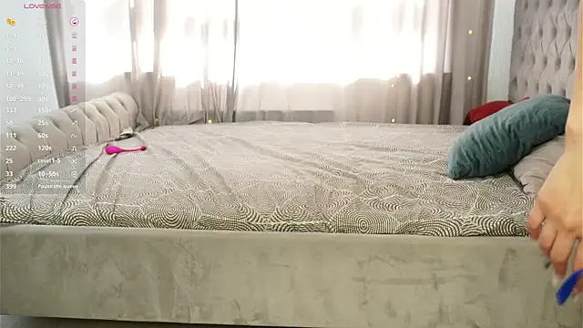 TaiteFairfield online show from September 22, 2025, 7:43 am