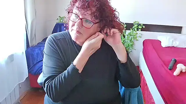 -Curvy- online show from December 1, 2025, 9:25 am