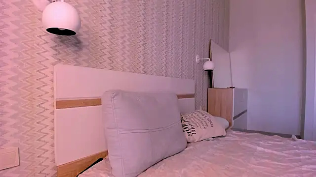 Elle Pearl  online show from May 4, 2026, 5:58 am