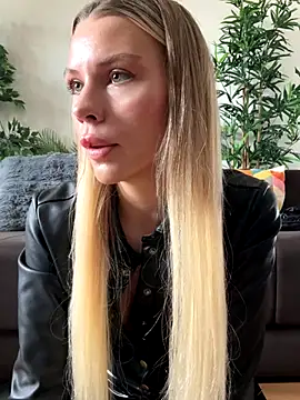 Snapshot of SexyMommyKate chatting on October 10, 2025, 12:26 pm SexyMommyKate online show from October 10, 2025, 12:26 pm