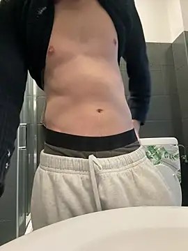 mario231197 online show from February 18, 2026, 6:20 am