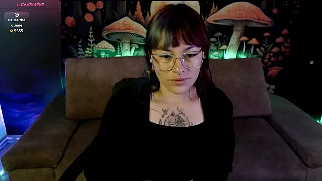 LunaBunny8 online show from September 24, 2025, 1:09 am