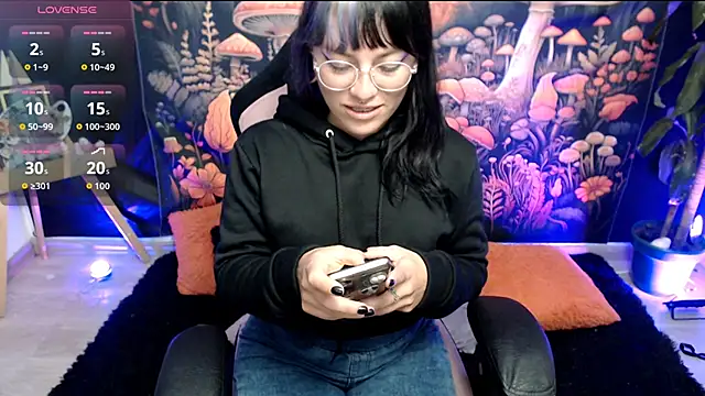 LunaBunny8 online show from November 4, 2025, 1:16 am