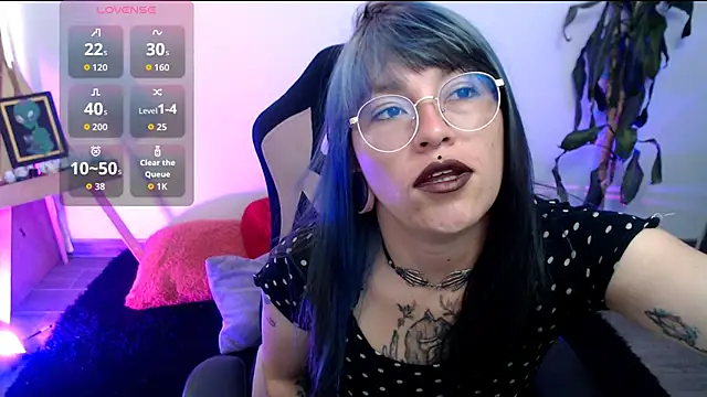 LunaBunny8 online show from November 24, 2025, 2:06 pm