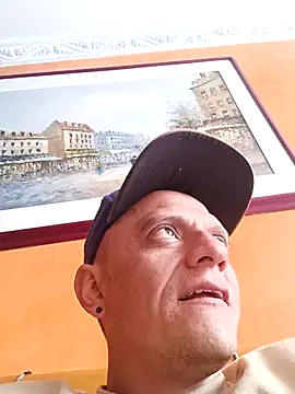 Snapshot of leon8013A chatting on November 6, 2025, 2:51 pm leon8013A online show from November 6, 2025, 2:51 pm