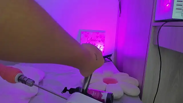 Snapshot of Eva_cutte chatting on September 10, 2025, 11:54 am Eva cutte online show from September 10, 2025, 11:54 am