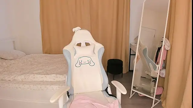 mayyacozyy online show from February 17, 2026, 6:43 am