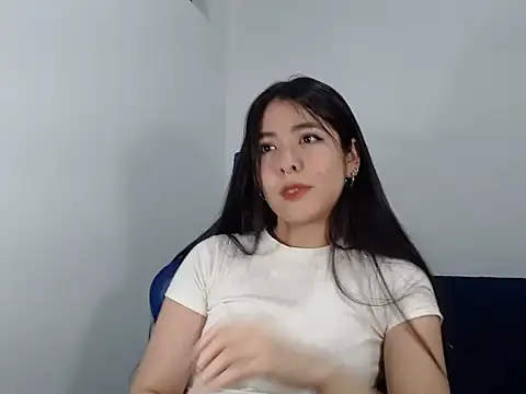 EloiseJun online show from November 11, 2025, 3:28 am