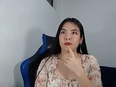 EloiseJun online show from December 14, 2025, 4:18 am