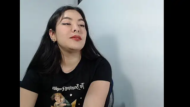 EloiseJun online show from June 19, 2026, 3:44 am