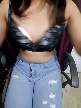 Snapshot of Monalisa670 chatting on November 30, 2025, 5:28 pm Monalisa670 online show from November 30, 2025, 5:28 pm