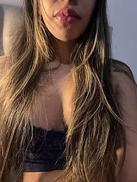 Mayalorenz online show from February 8, 2026, 9:40 pm