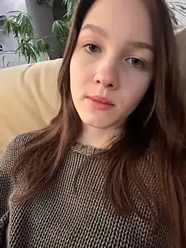 MichelleRoux online show from December 4, 2025, 3:49 am