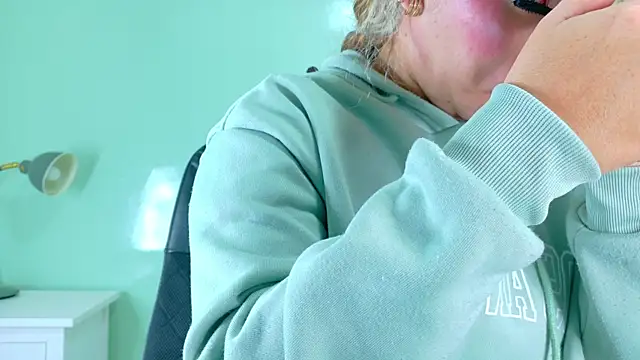 BelaMiller  online show from October 25, 2025, 11:51 am