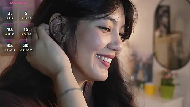 MoiraEger online show from September 19, 2025, 4:07 pm