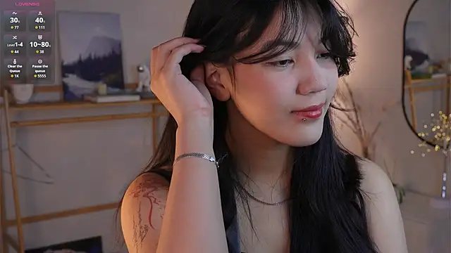 MoiraEger online show from November 13, 2025, 4:06 pm