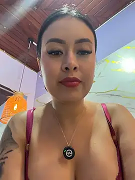 Snapshot of CrisMarulanda chatting on July 13, 2026, 5:27 pm CrisMarulanda online show from July 13, 2026, 5:27 pm