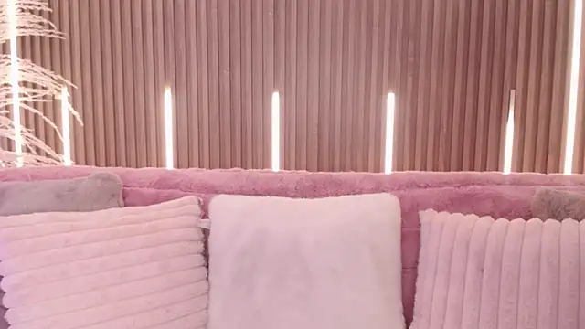 MylaDreams online show from October 2, 2025, 3:13 am