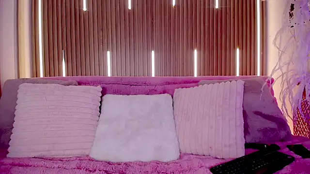 MylaDreams online show from November 10, 2025, 3:38 am