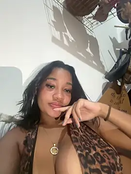 Snapshot of hillarymoreninha chatting on September 25, 2025, 7:45 am hillarymoreninha online show from September 25, 2025, 7:45 am