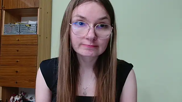 Snapshot of LooveELLYx chatting on April 19, 2026, 10:01 pm LooveELLYx online show from April 19, 2026, 10:01 pm