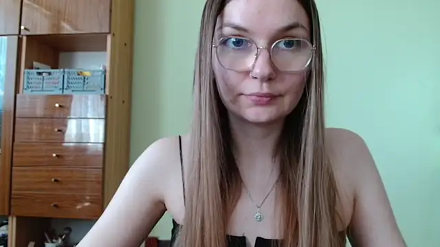Snapshot of LooveELLYx chatting on May 27, 2026, 1:30 pm LooveELLYx online show from May 27, 2026, 1:30 pm
