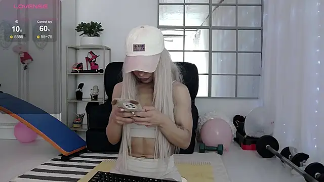 SarahRaynex online show from April 9, 2026, 11:59 am