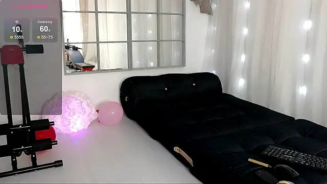SarahRaynex online show from May 8, 2026, 10:31 am