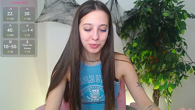 Snapshot of Little_cherryy__ chatting on October 27, 2025, 7:56 am Little cherryy online show from October 27, 2025, 7:56 am