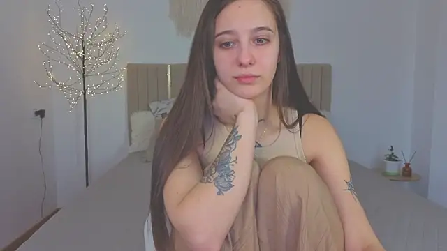 Snapshot of Little_cherryy__ chatting on December 3, 2025, 8:12 am Little cherryy online show from December 3, 2025, 8:12 am