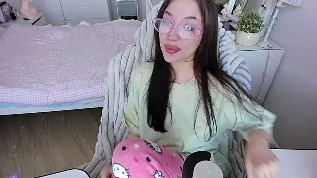 saadnesstyan online show from September 16, 2025, 3:29 am