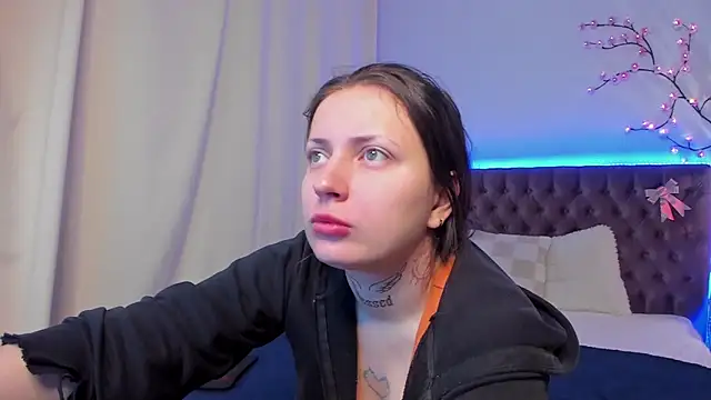 LilaVame online show from November 1, 2025, 8:44 pm