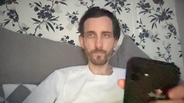 Big8inchUncutCock online show from April 25, 2026, 2:47 pm