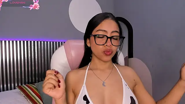 Snapshot of Sky_winter chatting on September 21, 2025, 2:29 pm Sky winter online show from September 21, 2025, 2:29 pm