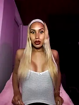 Snapshot of AngelinaSexFit chatting on December 16, 2025, 5:01 am AngelinaSexFit online show from December 16, 2025, 5:01 am