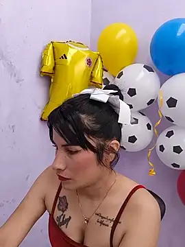 Snapshot of karinnahotdirty chatting on July 4, 2026, 9:32 pm karinnahotdirty online show from July 4, 2026, 9:32 pm