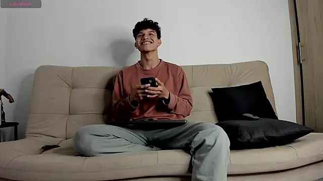 2Amateur Guys online show from October 13, 2025, 11:27 pm