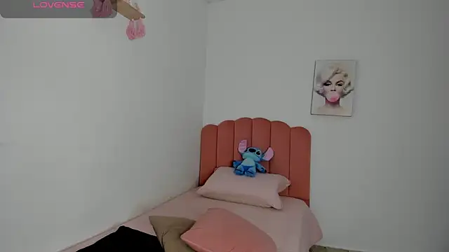 Snapshot of julieth_sanzz chatting on January 7, 2026, 1:13 pm julieth sanzz online show from January 7, 2026, 1:13 pm