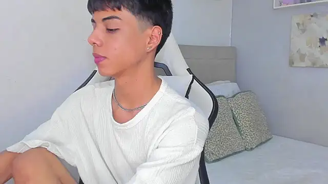 Snapshot of Thomas_wil chatting on February 5, 2026, 6:18 am Thomas wil online show from February 5, 2026, 6:18 am