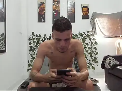 Snapshot of Latins_Boss chatting on April 1, 2026, 8:06 pm Latins Boss online show from April 1, 2026, 8:06 pm