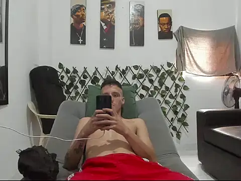 Snapshot of Latins_Boss chatting on April 16, 2026, 10:23 pm Latins Boss online show from April 16, 2026, 10:23 pm