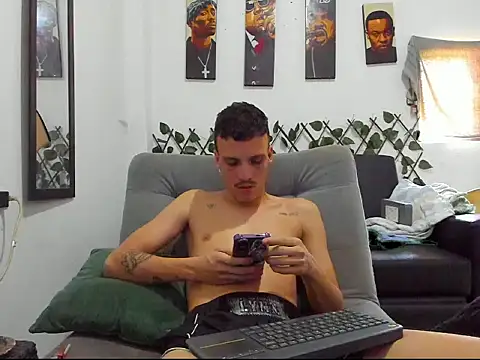 Snapshot of Latins_Boss chatting on July 10, 2026, 5:48 pm Latins Boss online show from July 10, 2026, 5:48 pm