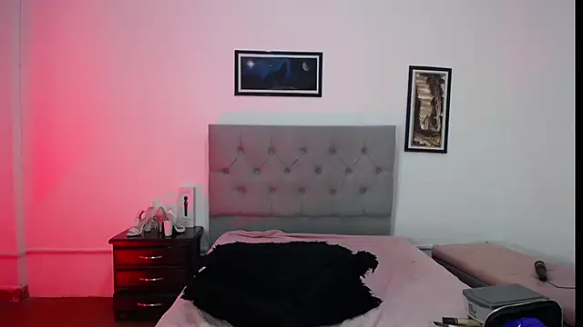 Esmeraldaa- online show from November 14, 2025, 5:06 am