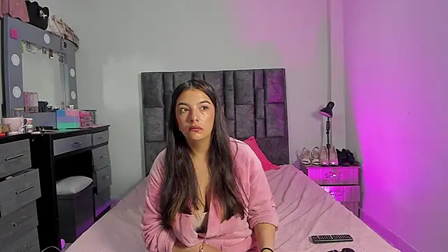 Esmeraldaa- online show from January 12, 2026, 6:51 am