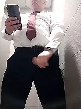 BigCristh79 online show from April 18, 2026, 6:39 am