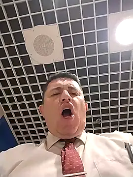 BigCristh79 online show from April 26, 2026, 2:42 am